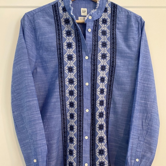 Gap Fitted Boyfriend Shirt - EUC - Picture 2 of 9